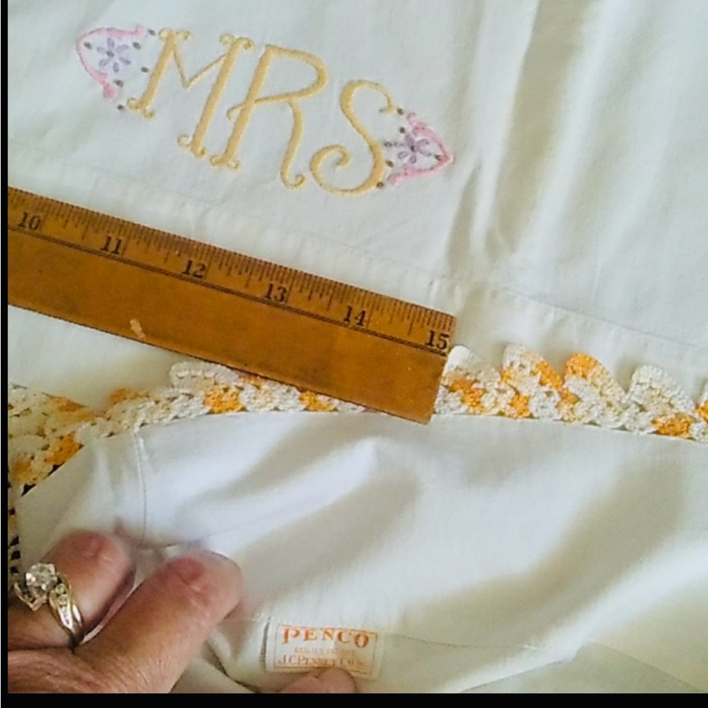 👰♀️🤵♂️Mr & Mrs EMBROIDERED PILLOW CASES ~VINTAGE SWEEET GIFT